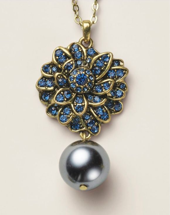 Avon Pearly Blue Lo… - image